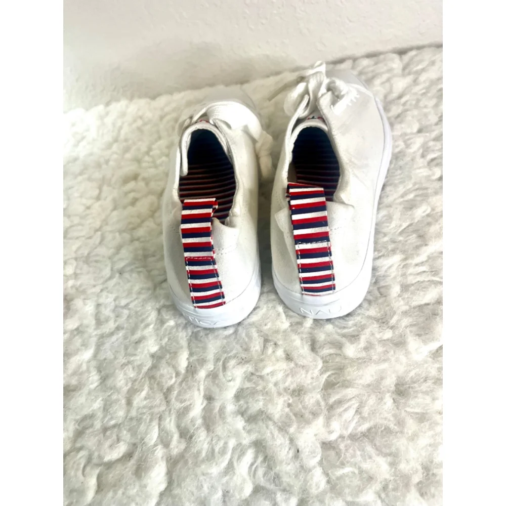 Nautica women's white casual sneakers with a striped heel counter size 10